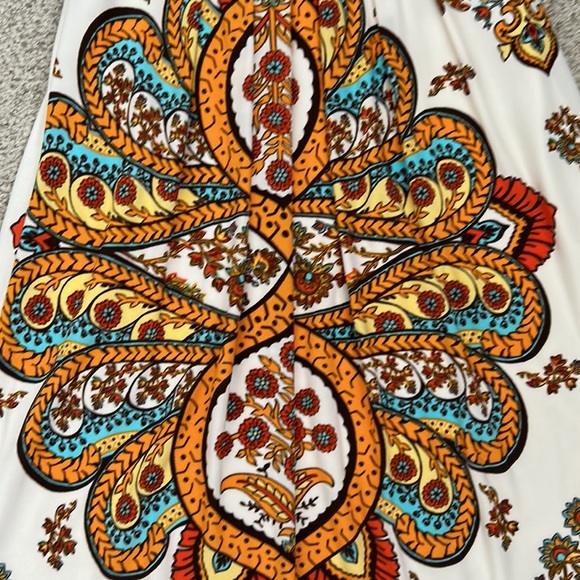 🌟BackLess Goddess Batik Print Dress, Small🌟 - Picture 4 of 13